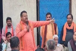 مسلمانوں کو ٹوپی اتار کر تِلک لگانے پر مجبور کریں گے: بی جے پی رہنما