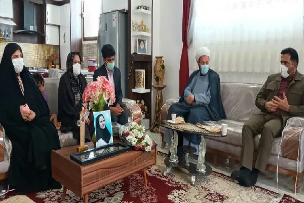تجلیل از خانواده شهید مدافع سلامت چهارمحال‌وبختیاری
