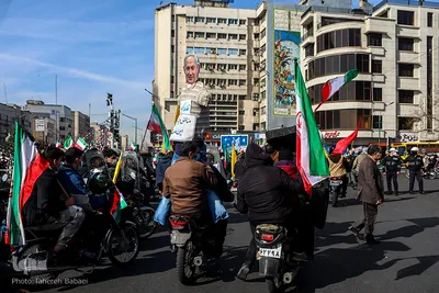متفاوت ترین راهپیمایی ۲۲ بهمن قرن-
میدان فردوسی