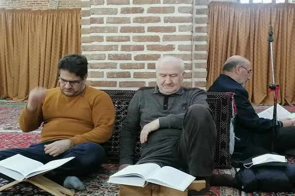 کرسی تلاوت مسجد استاد شاگرد تبریز