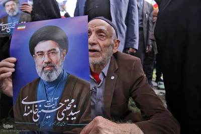 اجتماع بیعت شیرازی ها با سومین رهبر انقلاب