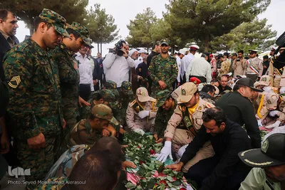 استقبال از پیکرهای هفت شهید دوران دفاع مقدس در مشهد