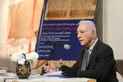 آذرتاش آذرنوش، مؤلف و محقق در زبان و ادبیات عرب در مراسم رونمایی از قرآن زعفرانی