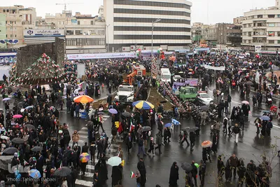 به وقت چهل سالگی؛ تهران، خیابان انقلاب