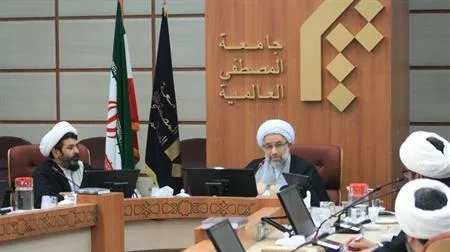 حوزه علمیه کانون و پشتوانه عظیم انقلاب اسلامی است