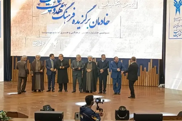 رئیس دانشگاه آزاد اسلامی کردستان خادم برگزیده فرهنگ امامت و مهدویت شد
