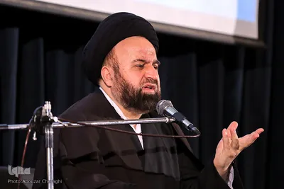 حجت‌الاسلام والمسلمین سیدمصطفی میرلوحی، عضو هیئت علمی دانشگاه امام صادق(ع) در نشست پژوهشی مبانی قرآنی انقلاب اسلامی در اندیشه امام(ره) و رهبری