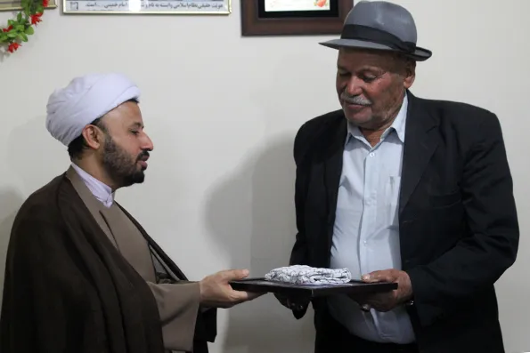دیدار با خانواده شهدا پاسداشت ایثارگری‌ها است