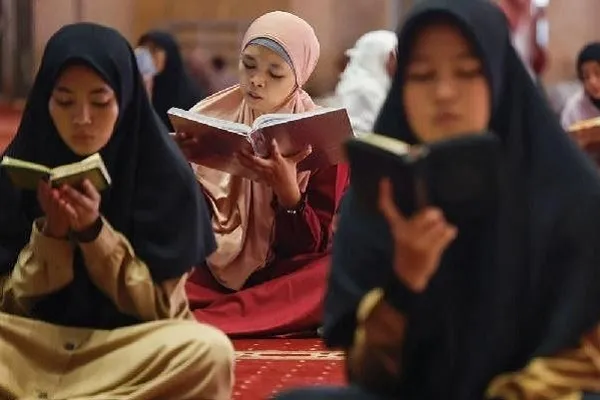 Pinalawak ng Indonesia na Makamtan ang Quran sa Pamamagitan ng Rehiyonal na mga Pagsasalin