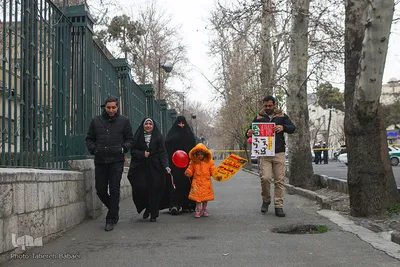 به وقت چهل سالگی؛ تهران، خیابان انقلاب