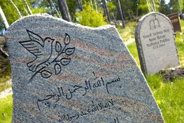 Controverse en Suède autour d’un cimetière musulman près de l’église de Hörby