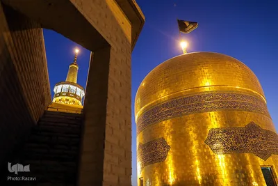 مراسم تعویض پرچم گنبد مطهر حرم امام رضا(علیه‌السلام)