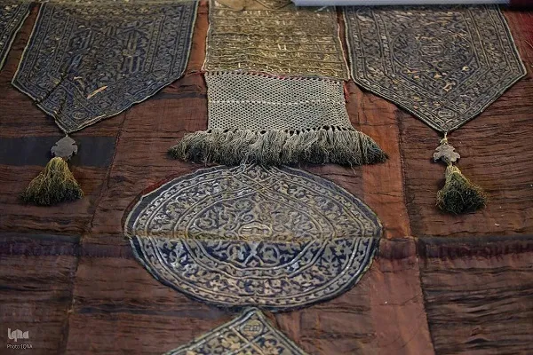 Pemulihan tirai bersejarah Kaabah di Masjid Besar Bursa, Turki