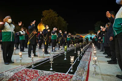 مراسم شام غریبان و لاله گردانی خادمین حرم شاهچراغ (ع)