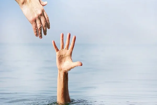 مَنِ اقْتَحَمَ اللُّجَجَ غَرِقَ
