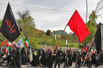 بیرق گردانی در عزای امام جعفر صادق(ع)