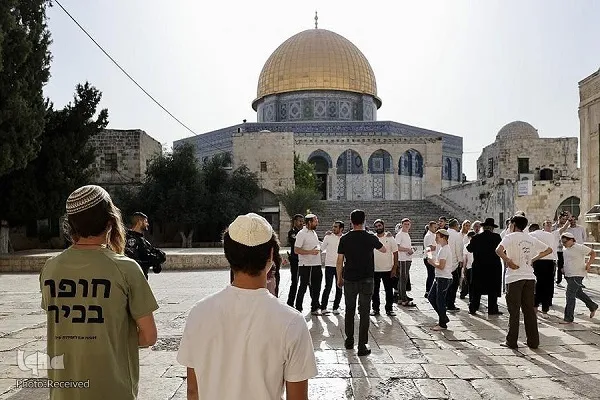 Zionist Regime Bans Al-Aqsa Mosque Official to Facilitate Settlers’ Storming