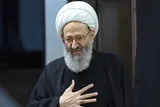 مسئولان مراقب منافقان دور و بر خود باشند