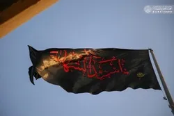 Nəcəf şəhərində “Ey Şəhidlərin Seyyidi” yazılmış nəhəng qara bayraqlar