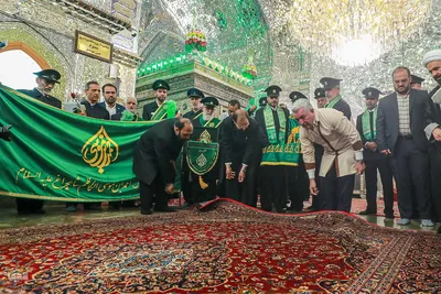 آیین غبارروبی حرم مطهر حضرت احمدبن موسی الکاظم علیهماالسلام، با حضور خانواده‌های مکرم شهدا