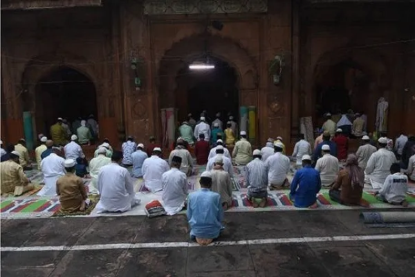Hindistan'da Ramazan Bayramı'na şiddet olaylarının gölgesinde girildi