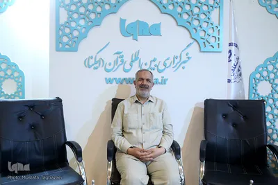 احمد مسجد جامعی، عضو شورای شهر تهران در پنجمین روز نمایشگاه قرآن کریم در غرفه ایکنا