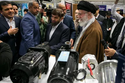 بازدید رهبر انقلاب از نمایشگاه توانمندی‌ها و دستاوردهای بخش خصوصی