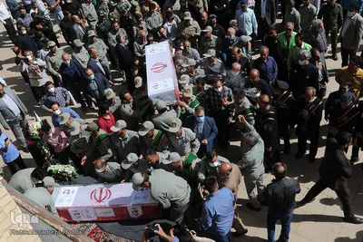 وداع شیرازی ها با محیط بانان شهید در حرم شاهچراغ(ع)‎‎