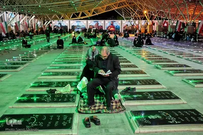 مراسم پرفیض شب ۱۹رمضان، در گلزار شهدای وادی رحمت