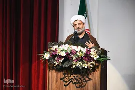آیین گشایش نمایشگاه سرخ‌نگار در اصفهان‎‎