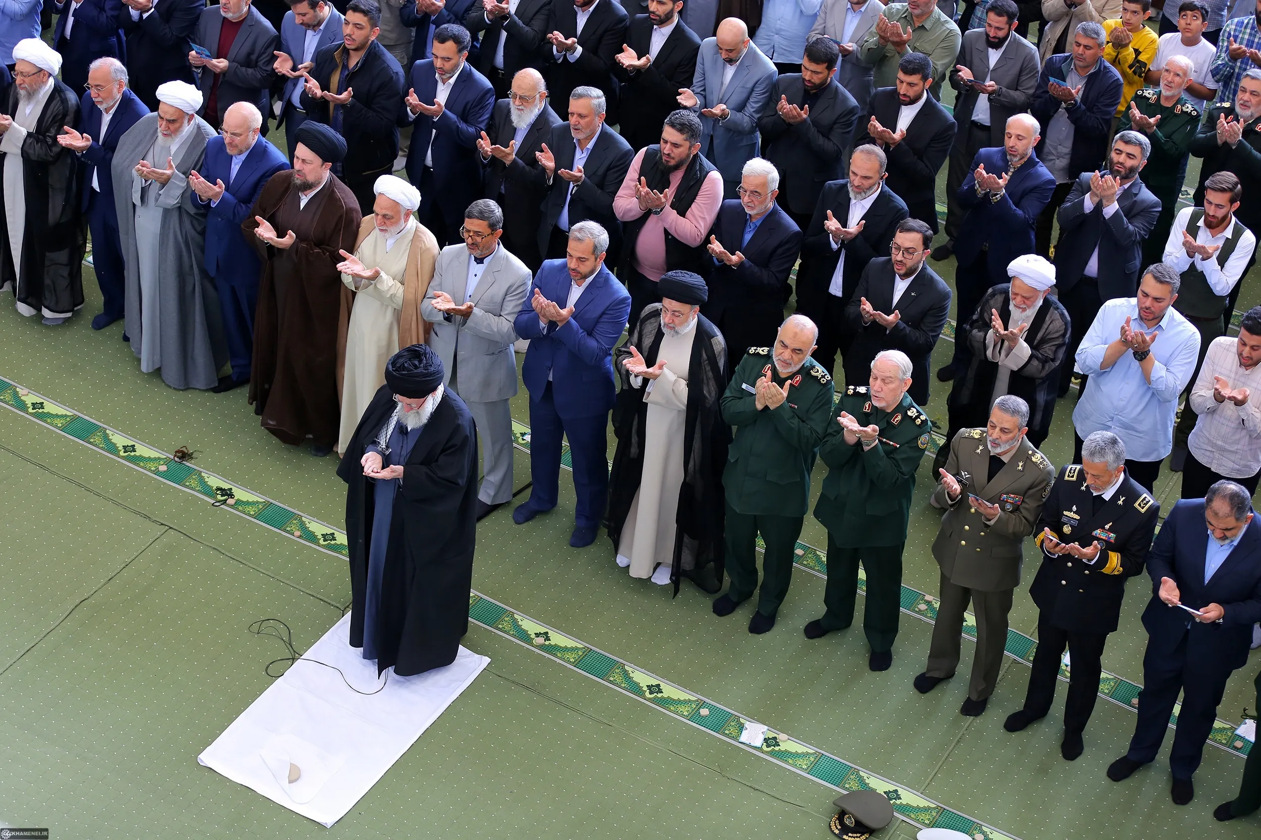 Pinangunahan ni Ayatollah Khamenei ang Pagdasal ng Eid Al-Fitr sa Tehran