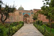 دفاع از تصوف راستین و نقد صوفیان دروغین در اندیشه شیخ صفی‌الدین