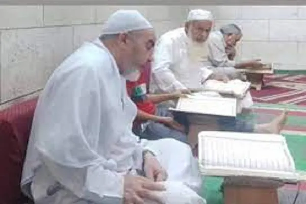 مصر: رحيل شيخ أزهري أثناء قراءة القرآن داخل مسجد بالمنيا