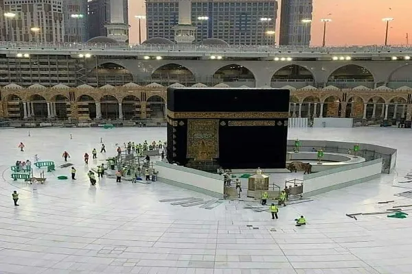 تعلیق اقامه نماز در حرمین شریفین