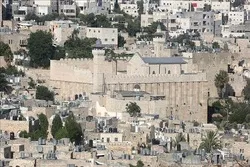 Israeli Settlers Desecrate Quran near Ibrahimi Mosque