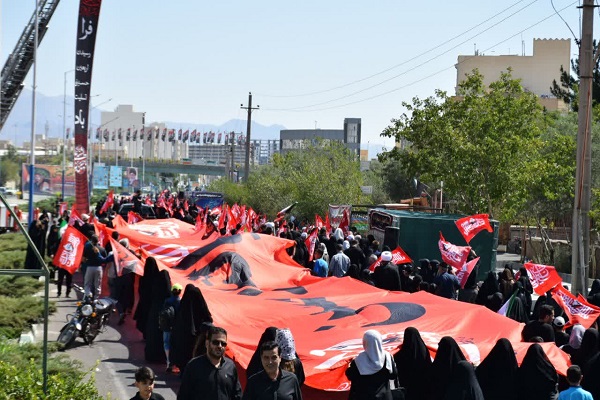 «اربعینِ خونخواهی» با اهتزاز پرچم سرخ «یالثارات الحسین» در سمنان تجلی یافت «اربعینِ خونخواهی» با اهتزاز پرچم سرخ «یالثارات الحسین» در سمنان تجلی یافت