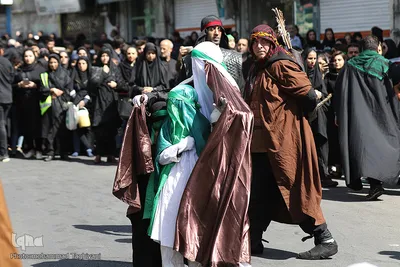 ⁨آئين نمادين حركت كاروان اسرای كربلا