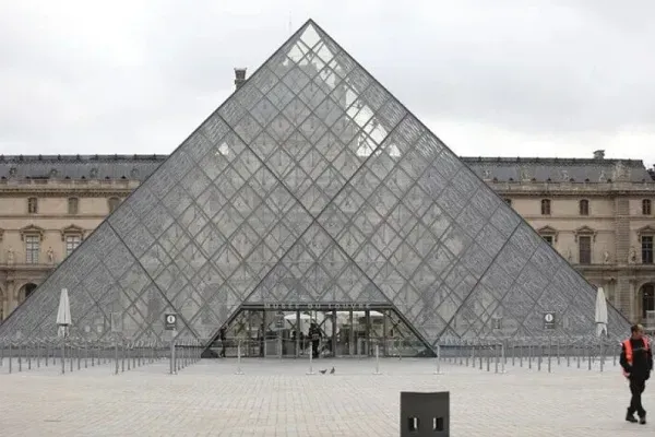 Le Louvre met à l'honneur les arts de l'Islam dans une exposition temporaire pendant la rénovation du département dédié