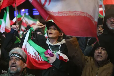 پای کار انقلاب