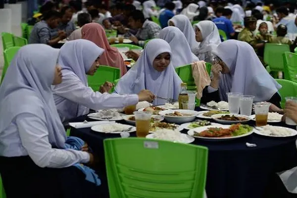 Tayland'da Müslüman öğrencilerin fişlenmesi talebine başbakandan destek