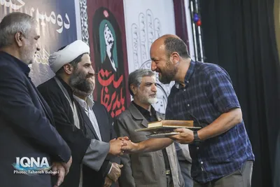 دومین جلسه قرآنیان تهران به همراه تجلیل از خبرنگاران قرآنی