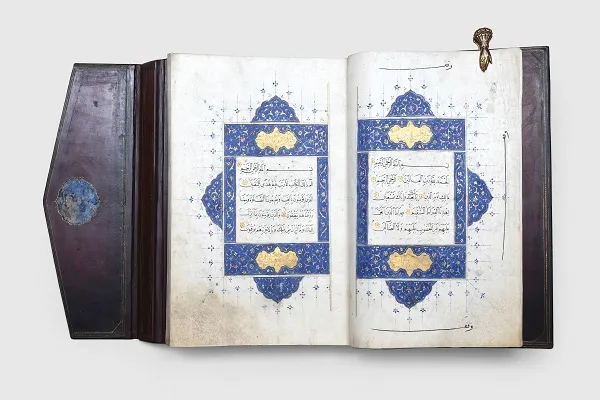 معرض أبوظبي للكتاب يقدّم معروضات نفيسة بينها مصحف منذ عام 1519 م