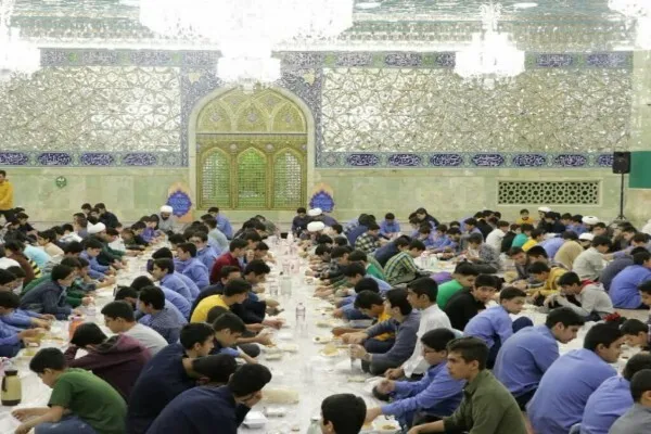جشن ۴۰۰ نوجوان روزه اولی در حرم مطهر بانوی کرامت برگزار شد