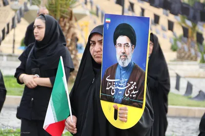 آیین وداع و تشییع پیکر مطهر ٨ شهید جنگ رمضان در شیراز