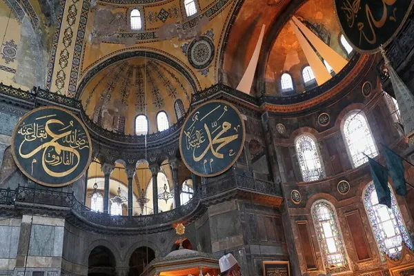 أردوغان يفتتح مسجداً تأريخياً أعيد ترميمه في البوسنة