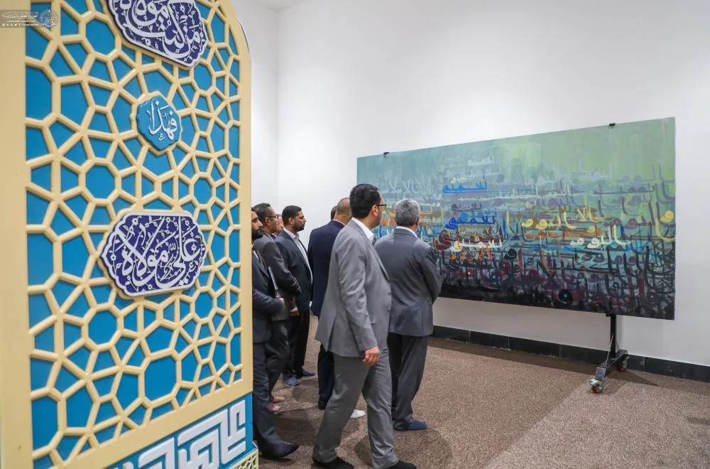 لوحات فنّيّة تستعرض أهمَّ وقائع التاريخ الإسلاميّ فی النجف + صور