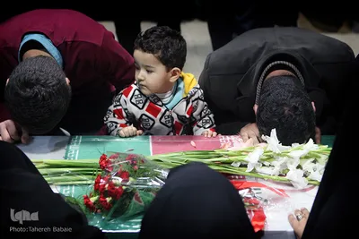 وداع با پیکر شهید مدافع حرم حمزه کاظمی