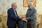 دیدار استاندار آذربایجان شرقی با معلم دوران دبیرستان