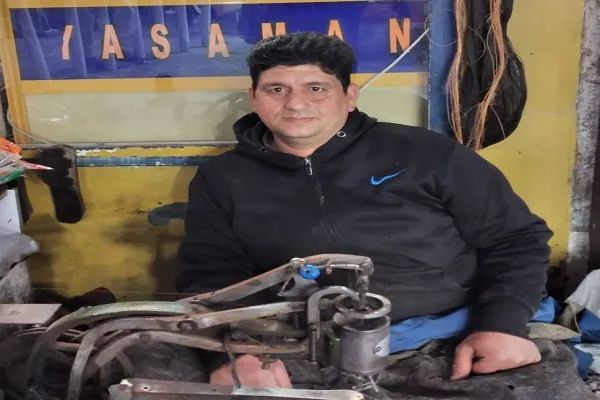 کفاش باشم یا نباشم دست از قرآن برنمی‌دارم