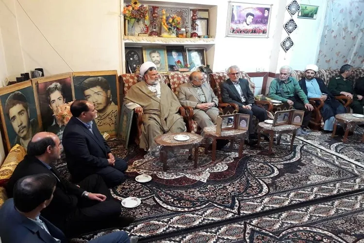 دیدار استاندار کرمان با خانواده شهید مصطفوی